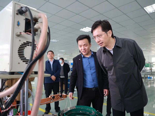 【南京海川電子有限公司】六合區(qū)區(qū)委副書記、區(qū)長周勇來我公司調(diào)研指導(dǎo)